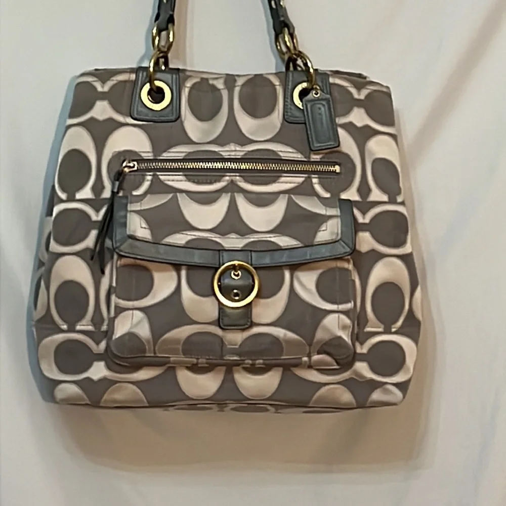 Vintage Coach Penelope Stylish Classic Gray Silver Monogram Signature Purse - Picture 2 of 13